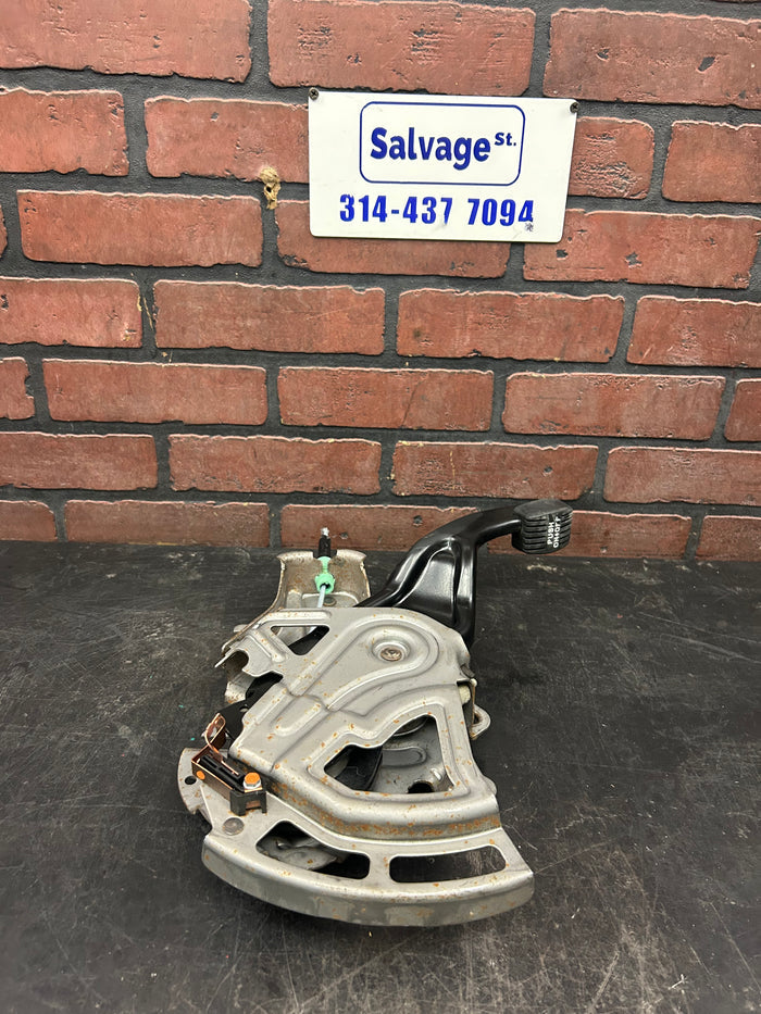 07-23 CHARGER CHALLENGER 300 EMERGENCY PARKING BRAKE PEDAL OEM 04779478AI