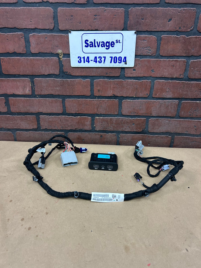16-18 CHALLENGER MANUAL TRANS CENTER CONSOLE CARPLAY MEDIA HUB USB WIRE HARNESS