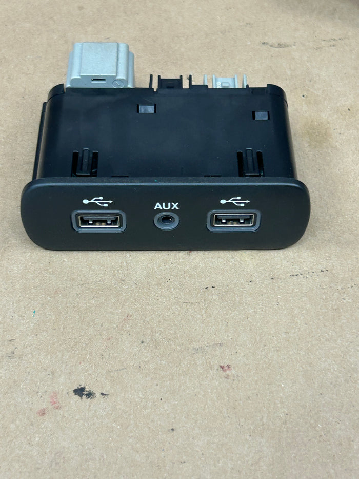 16-18 CHALLENGER MANUAL TRANS CENTER CONSOLE CARPLAY MEDIA HUB USB WIRE HARNESS