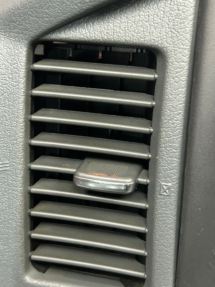 2005 - 2007 Jeep Grand Cherokee Interior Center Dash Radio Bezel Trim OEM