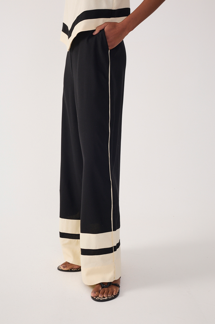 Black Bicolor Layered Linen Jumpsuit_4