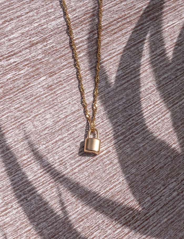 Cierro Necklace - Hen and Bear