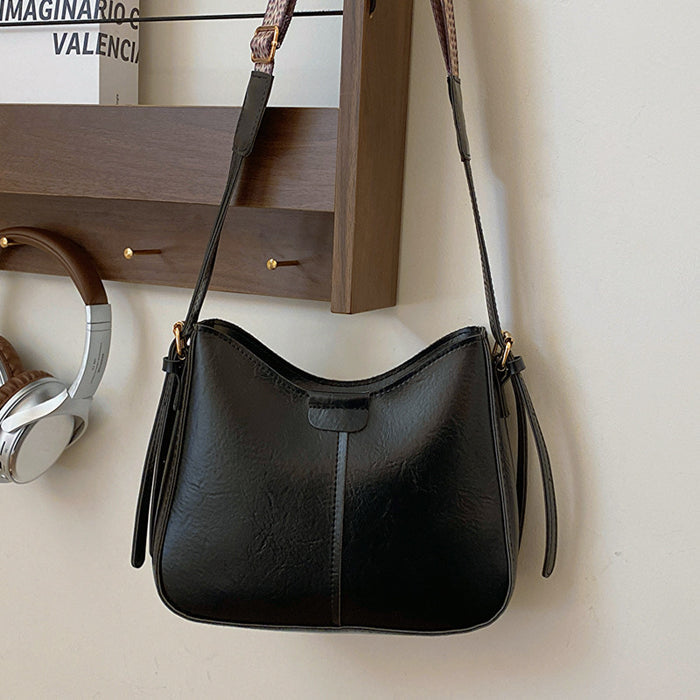 CL1293 - Retro Underarm Messenger Bag