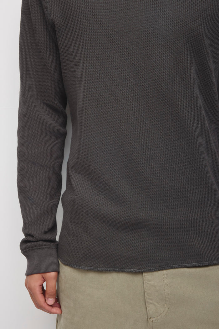 Men's Atlas Waffle Longsleeve in Almost Black