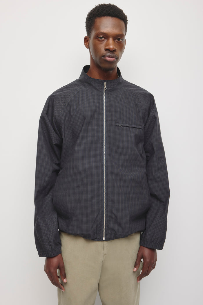 Model is 6'2 and is wearing size L.