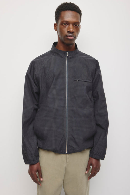 Model is 6'2 and is wearing size L.