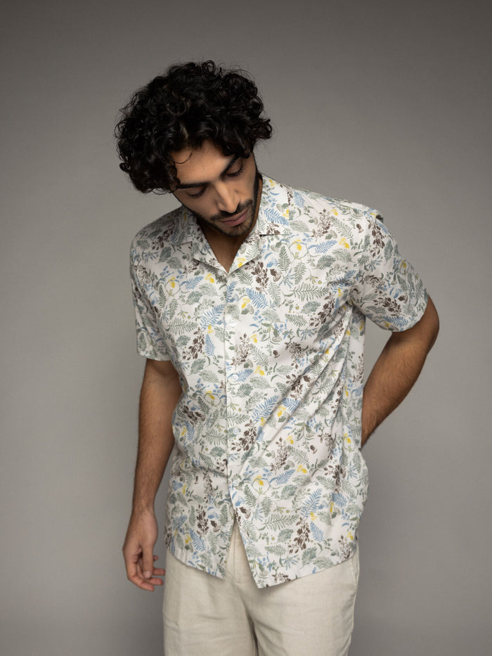 Modelshot / Sage Green Flower Print / Detail