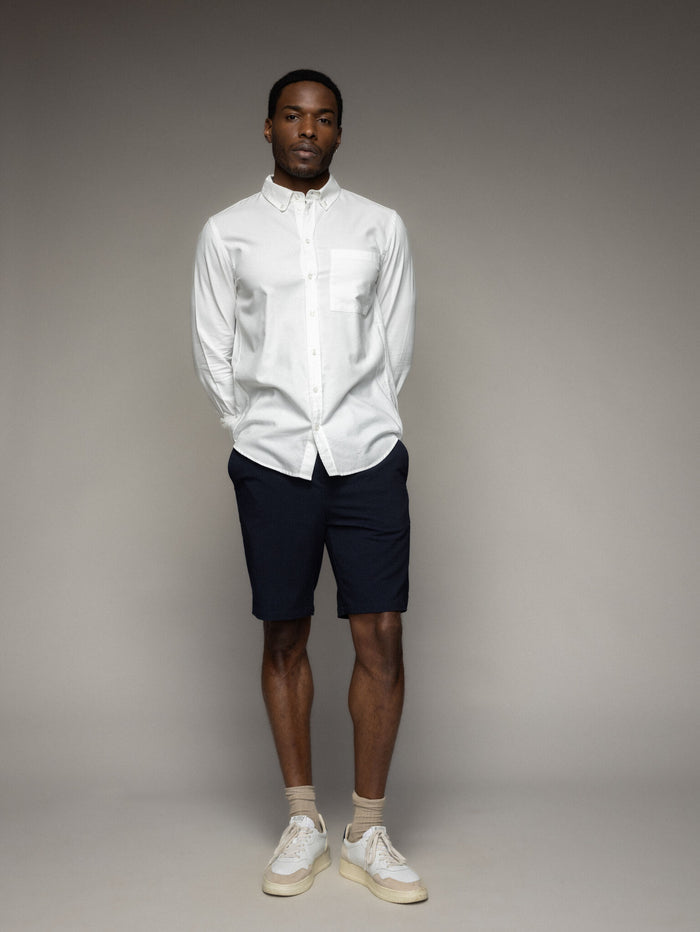 Modelshot / White / Detail