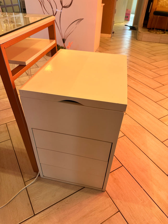 Nail tech side table DEMO