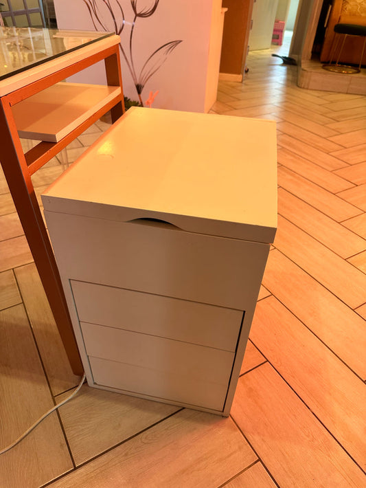 Nail tech side table DEMO
