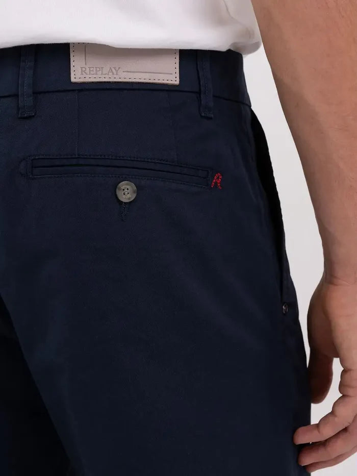 PÁNSKÉ REPLAY CHINO KRAŤASY Z ELASTICKÉHO GABARDÉNU