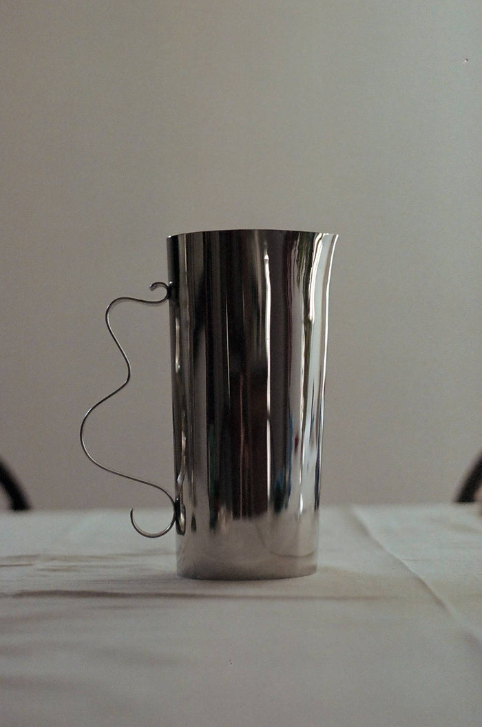 Squiggle Pitcher