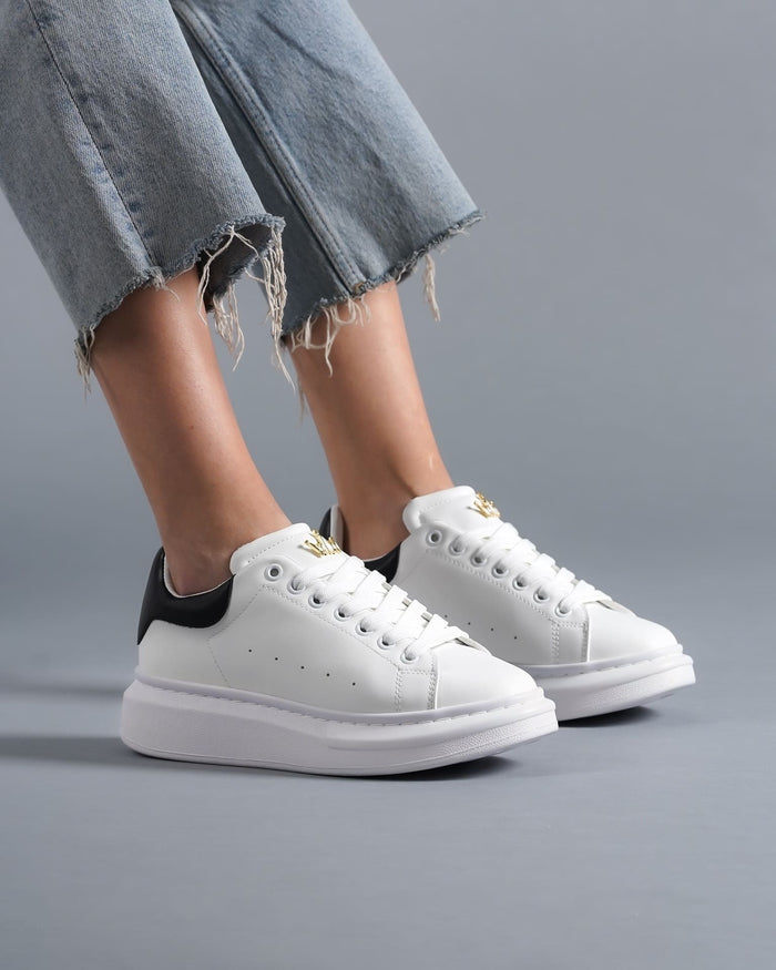 Women's Crowned Chunky Sneakers Shoes White-Black (7)
