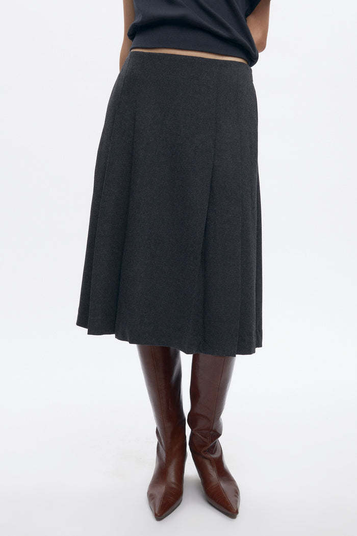 Women's Muna Pleated Midi Skirt in Charcoal