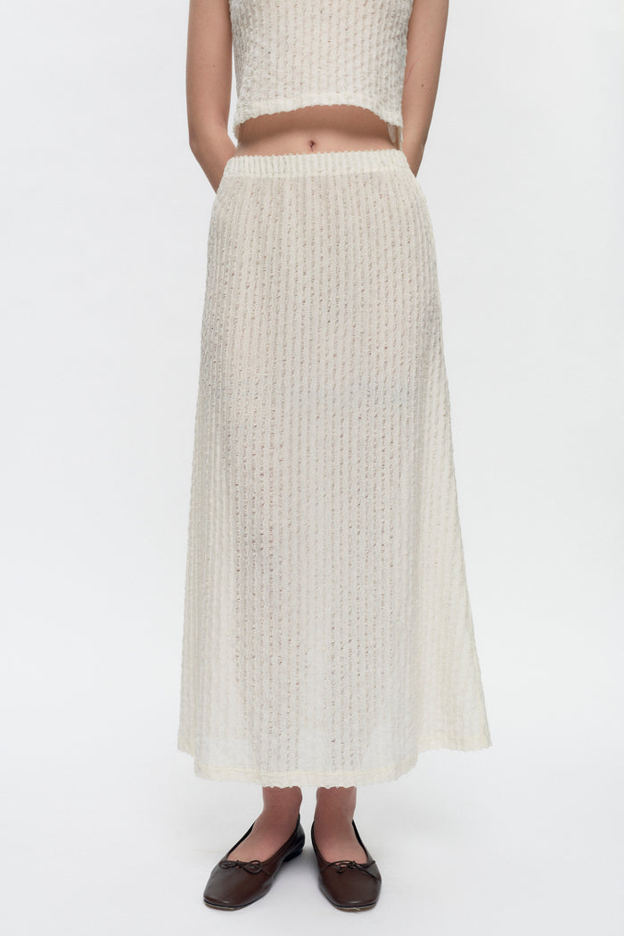 Elizabeth is 5’11" is a regular XS and is wearing an XS.